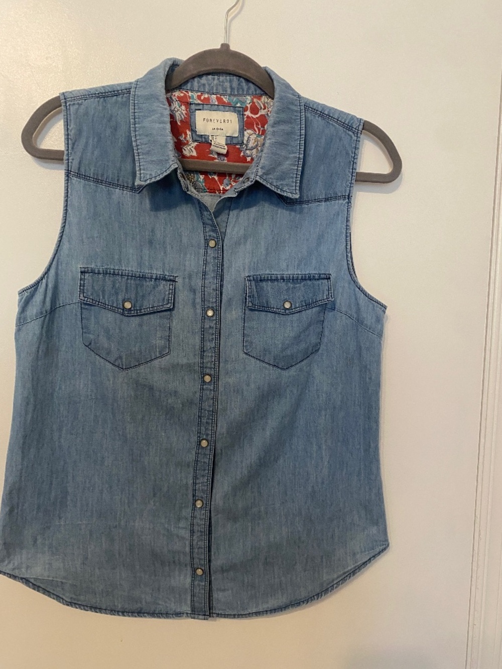Forever 21 denim chambray sleeveless snap-down top size L